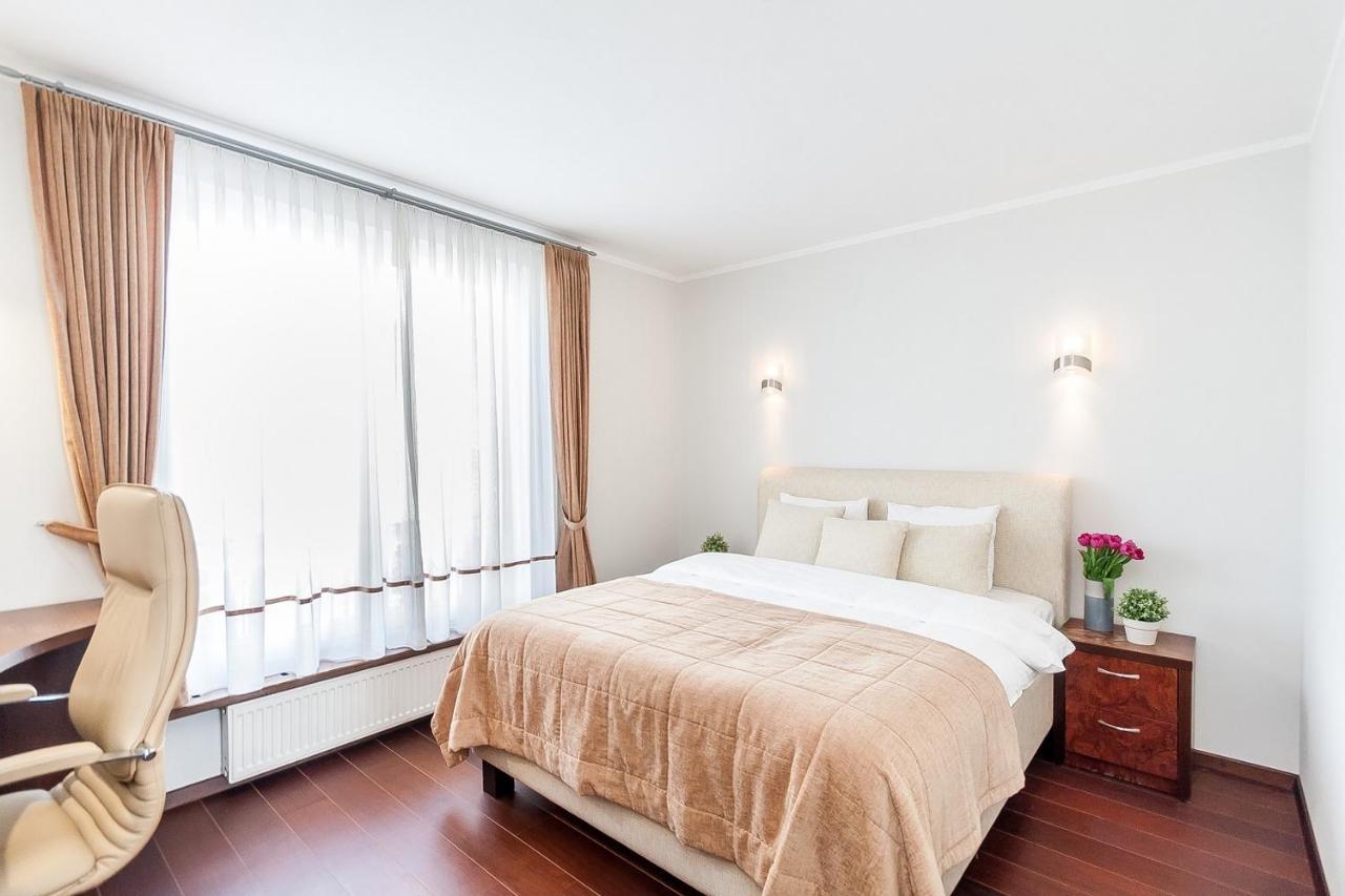 Central Apartment In Gedimino Av By Urban Rent Vilna Exterior foto