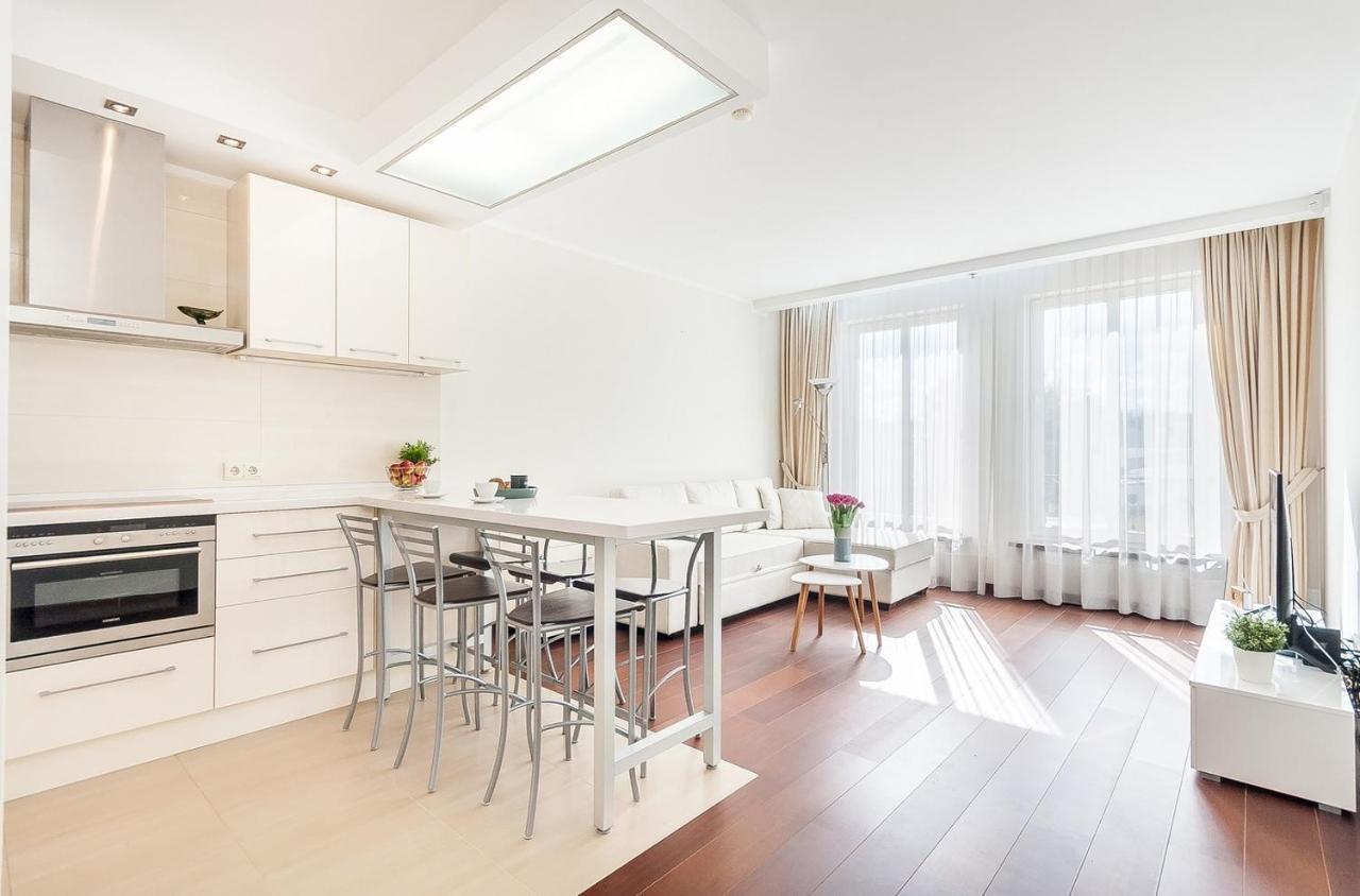 Central Apartment In Gedimino Av By Urban Rent Vilna Exterior foto