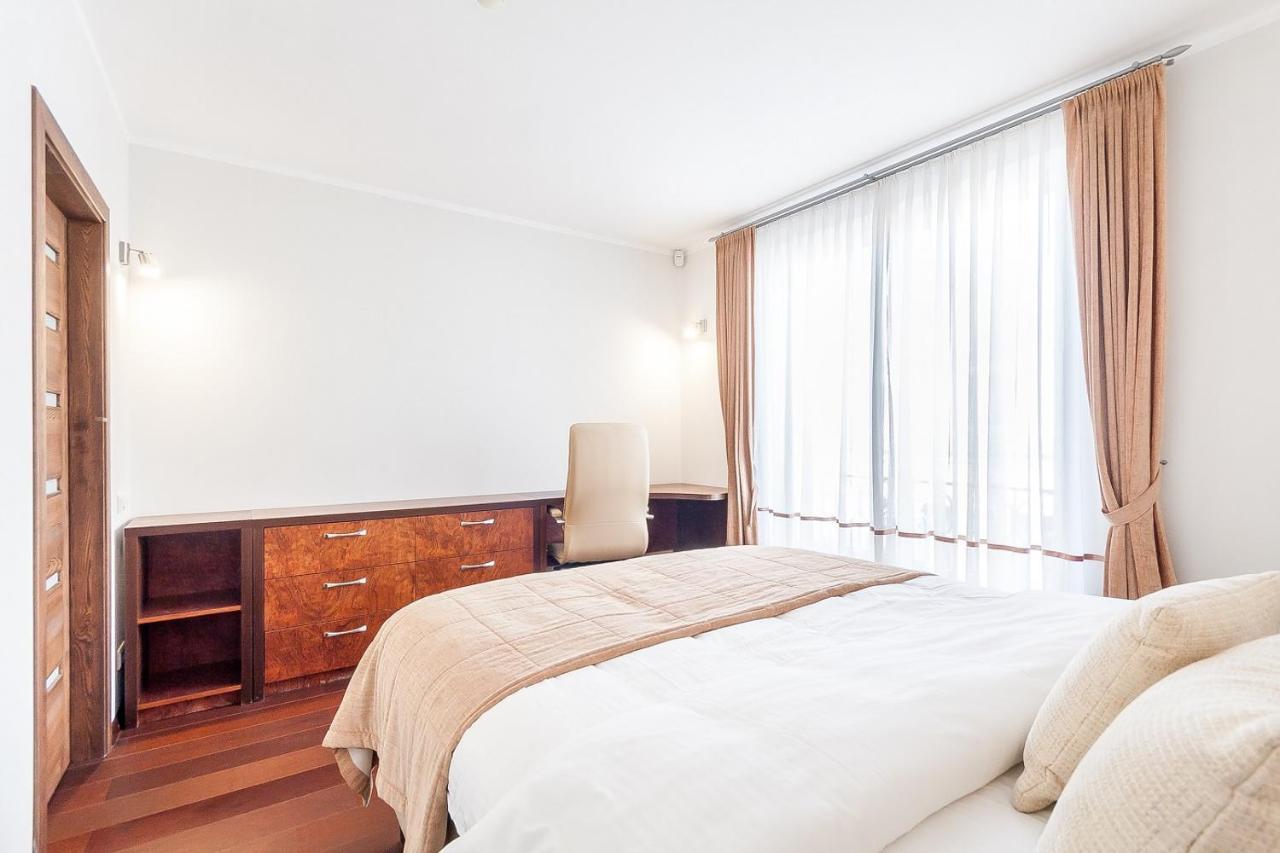 Central Apartment In Gedimino Av By Urban Rent Vilna Exterior foto